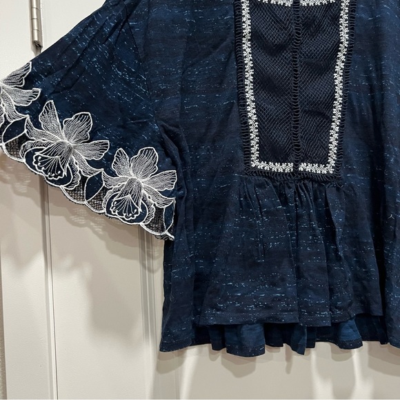 Anthropologie Pilcro Blouse XS Navy Blue White Embroidered Peplum Pullover Top - Picture 2 of 7